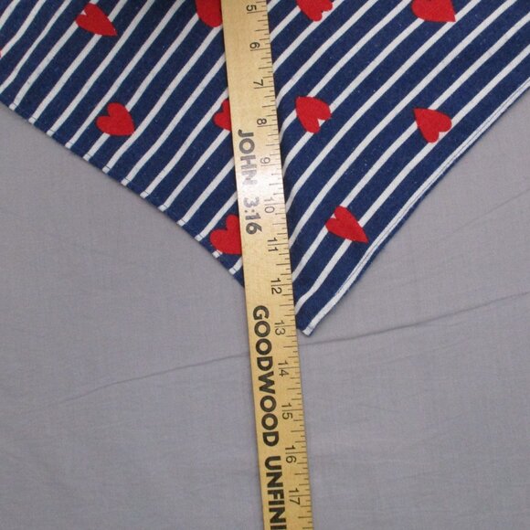 Old Navy Triangle Scarf Hearts Blue & Red Unisex Size | L/XL - Picture 6 of 10